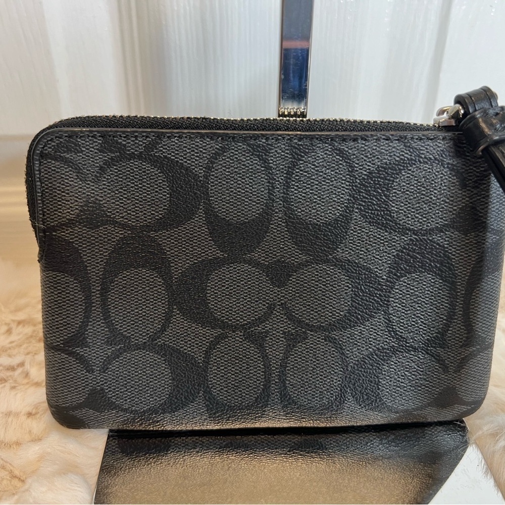 COACH CORNER ZIP SIGNATURE WALLET - Picture 2 of 7